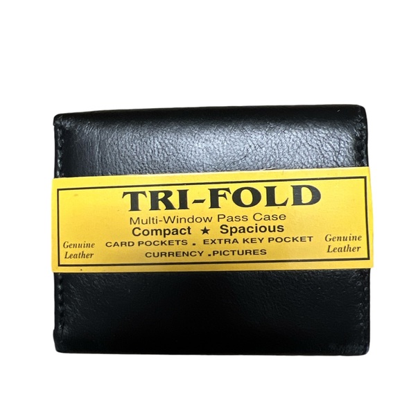 Oscar Armanno Other - OSCAR ARMANNO MEN'S
BLACK (Smooth)
GENUINE LEATHER
TRI-FOLD WALLET.